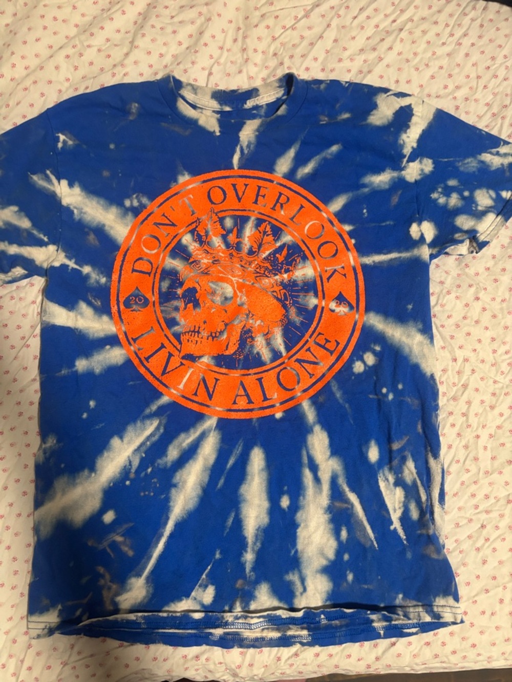 Tie-Dye Graphic Tee with Orange Skull Emblem juniors Medium
